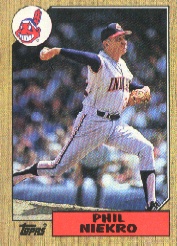 1987 Topps Baseball Cards      694     Phil Niekro